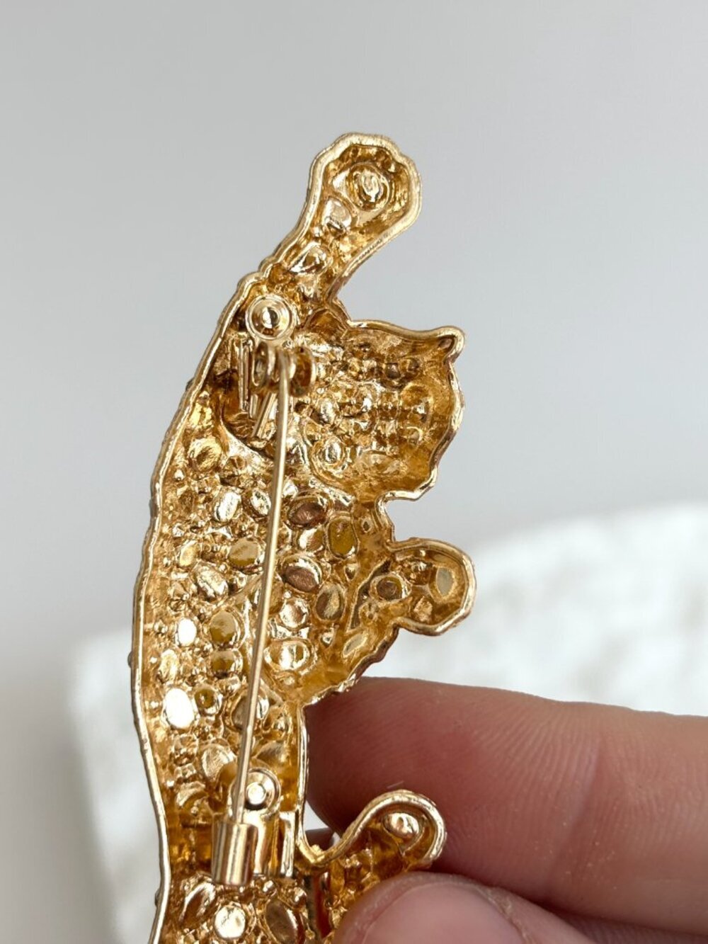 Climbling Leopard Figural Gold Toned Black Rhinestone Vintage Insp Brooch Pin - Picture 9 of 13